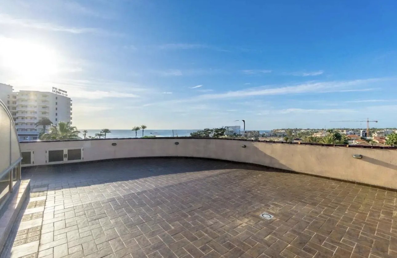 Resale - Villa -
Orihuela - La Zenia