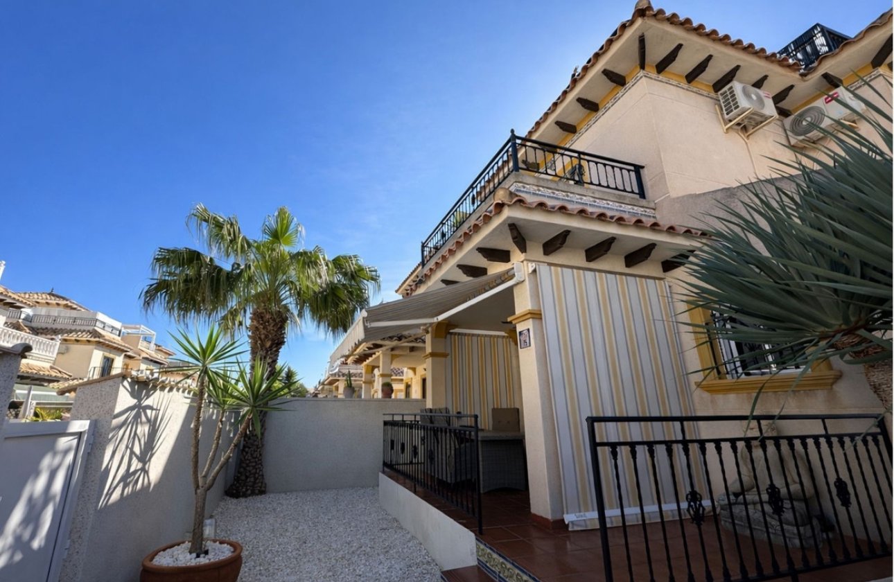 Resale - Villa -
Orihuela - La Zenia