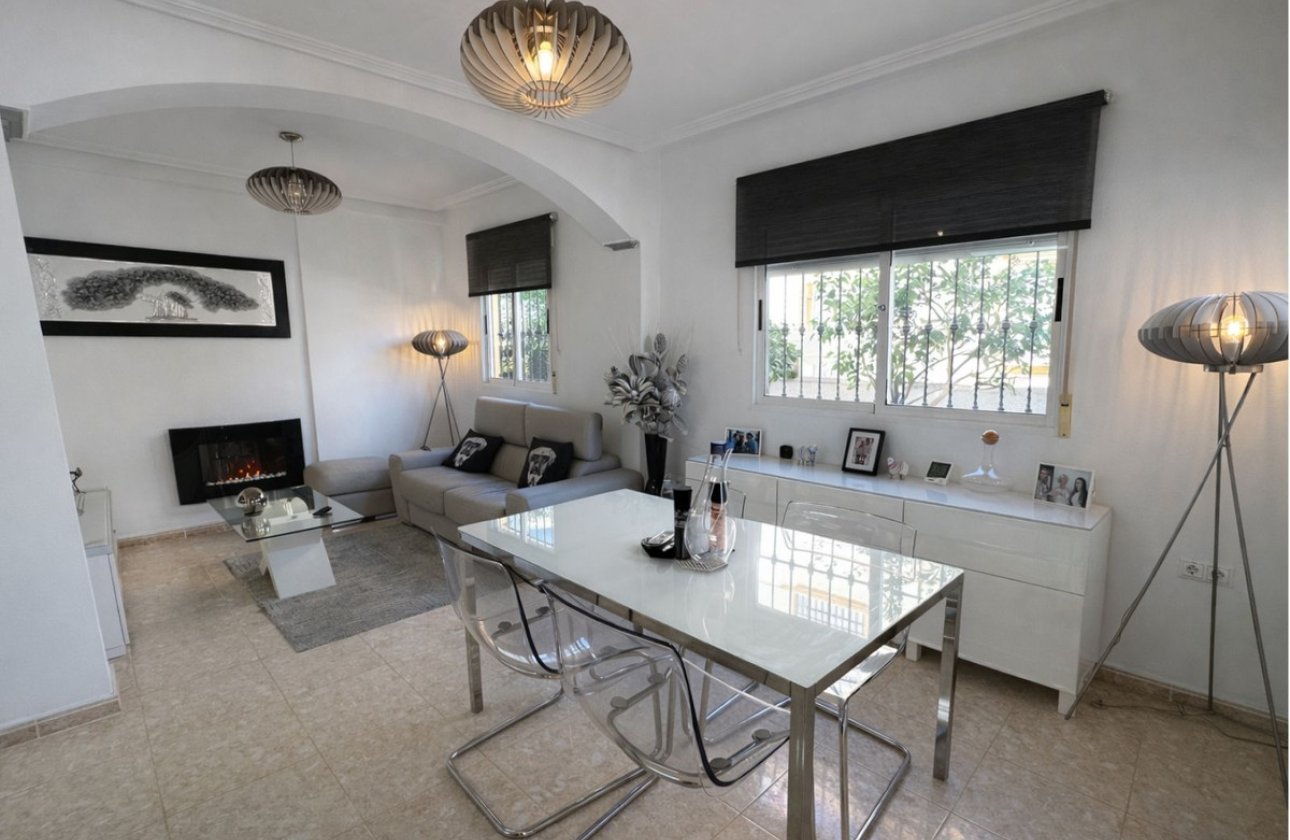 Resale - Villa -
Orihuela - La Zenia