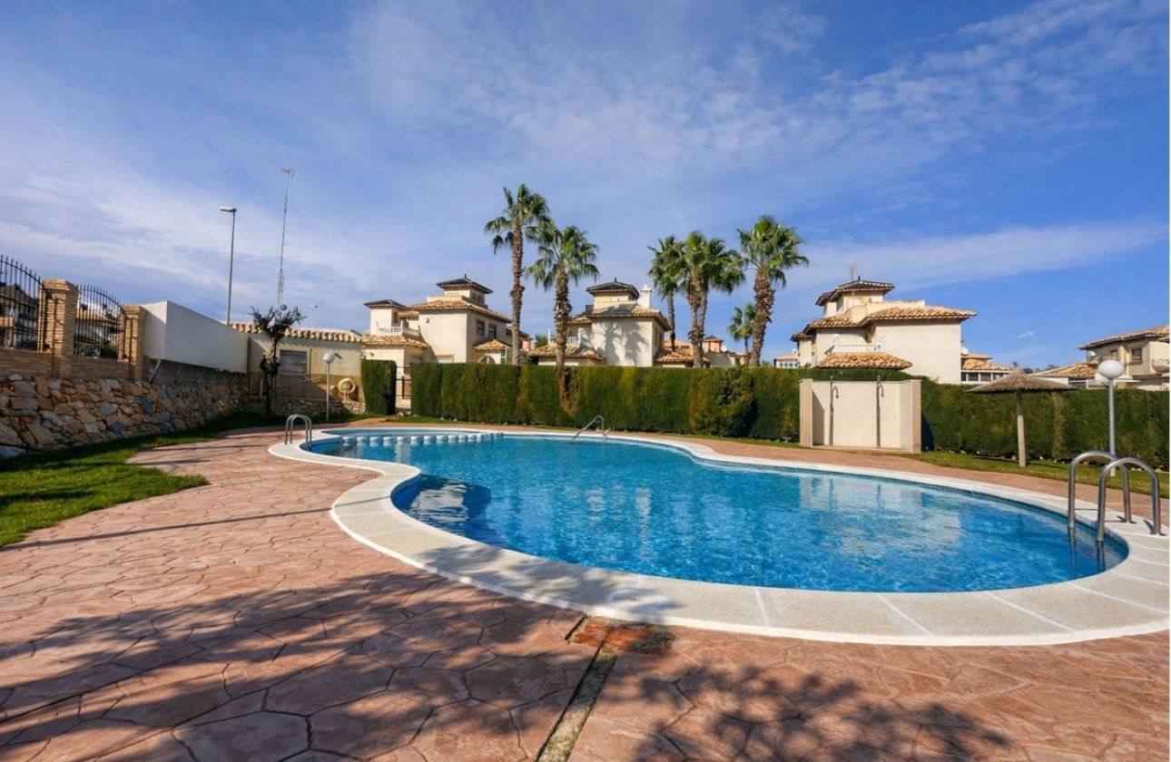 Resale - Villa -
Orihuela - La Zenia
