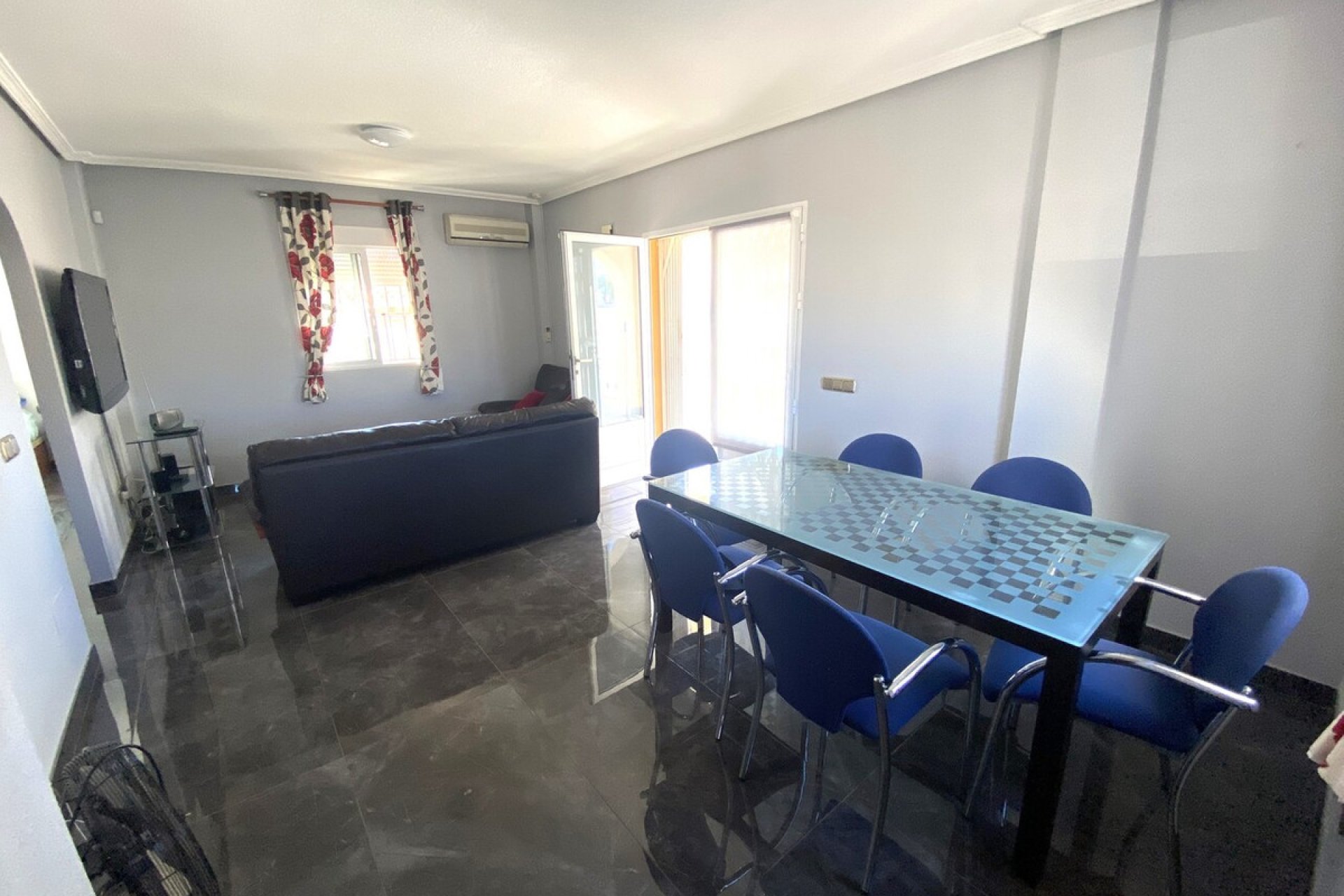 Resale - Villa -
Orihuela - La Zenia