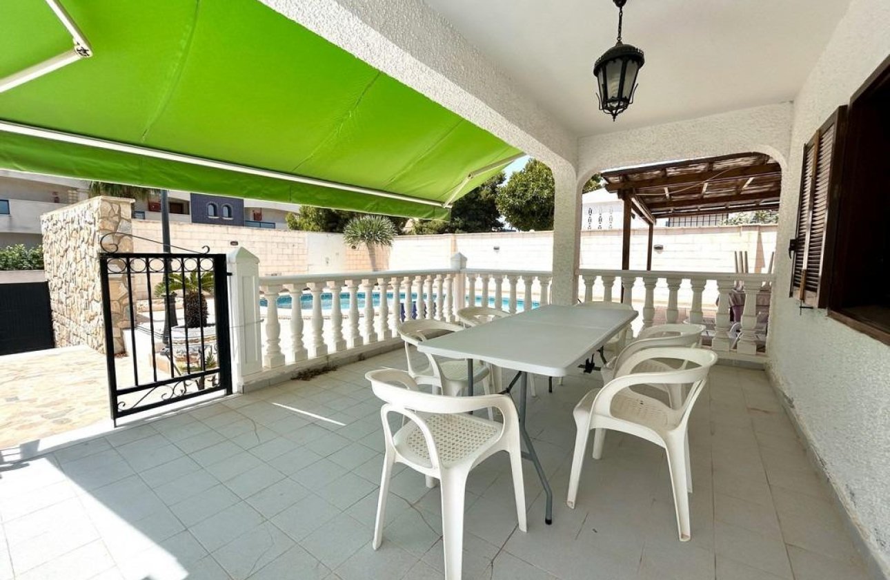 Resale - Villa -
Orihuela - La Zenia