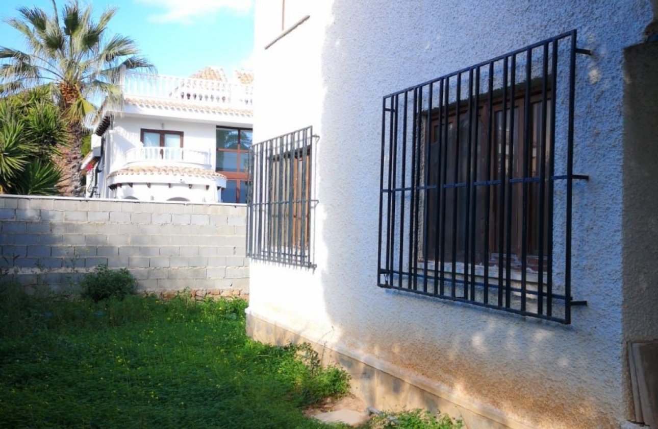 Resale - Villa -
Orihuela - La Zenia