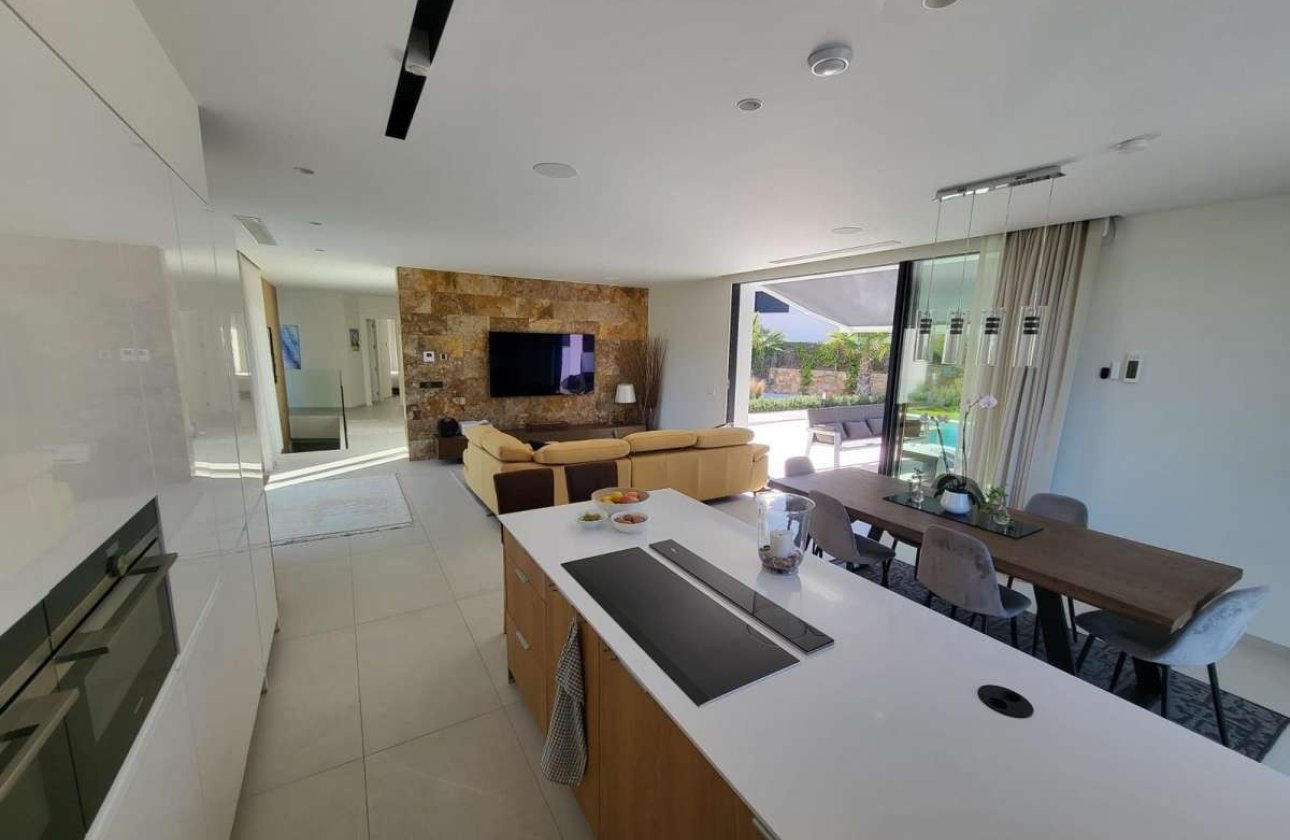 Resale - Villa -
Orihuela - Las Colinas Golf