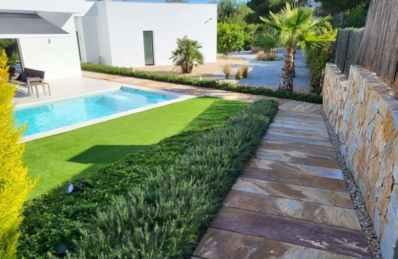 Resale - Villa -
Orihuela - Las Colinas Golf