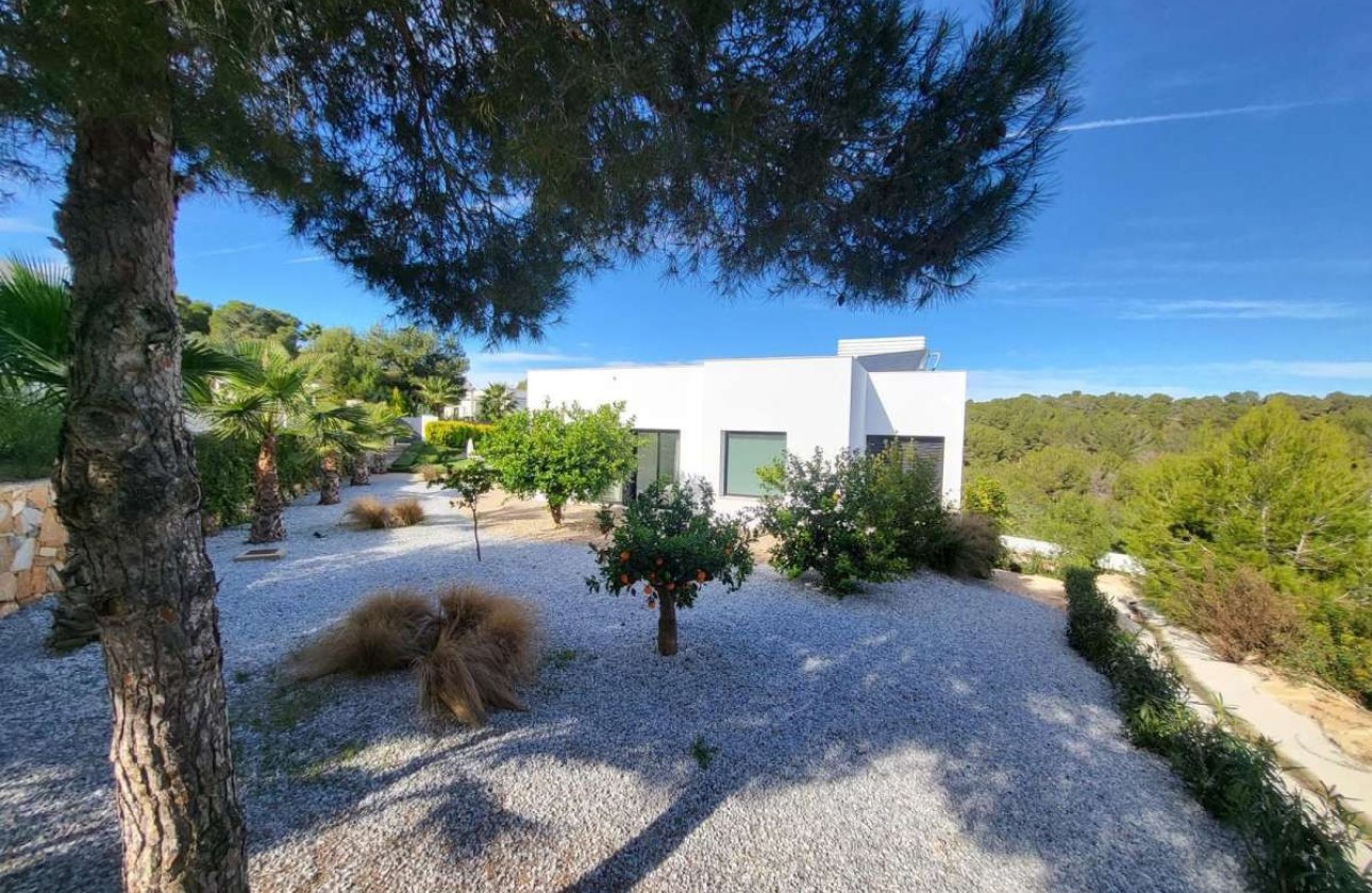 Resale - Villa -
Orihuela - Las Colinas Golf