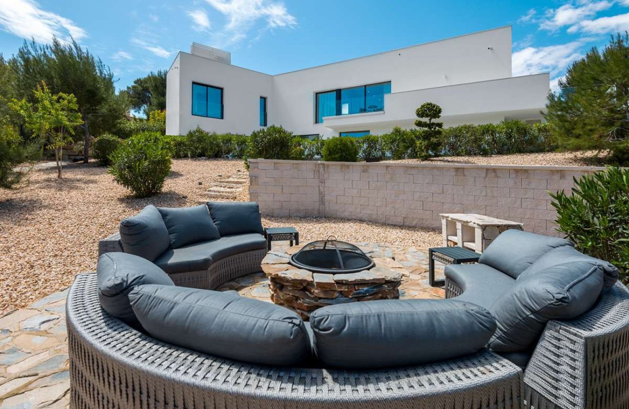 Resale - Villa -
Orihuela - Las Colinas Golf