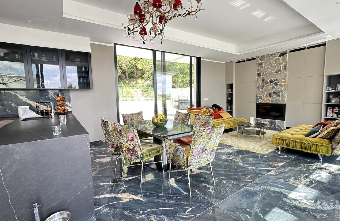 Resale - Villa -
Orihuela - Las Colinas Golf