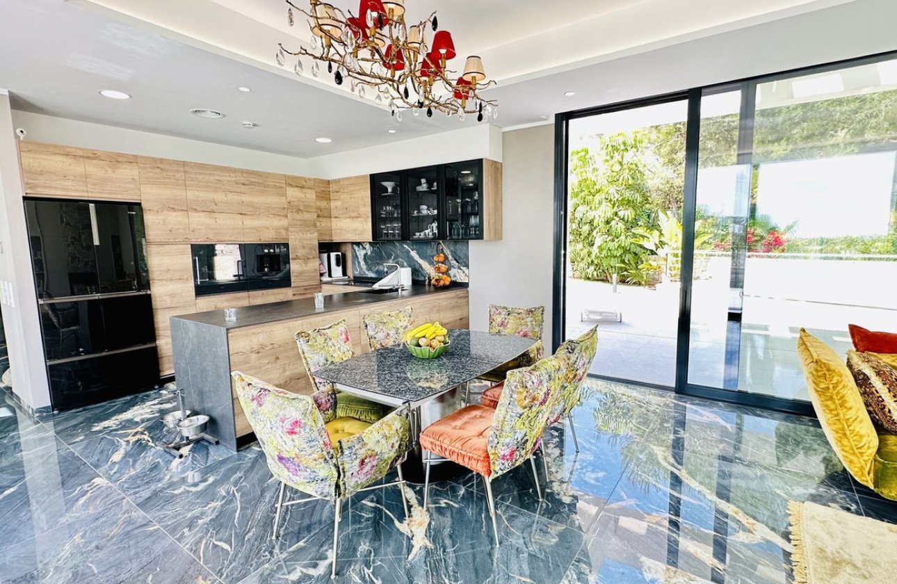 Resale - Villa -
Orihuela - Las Colinas Golf