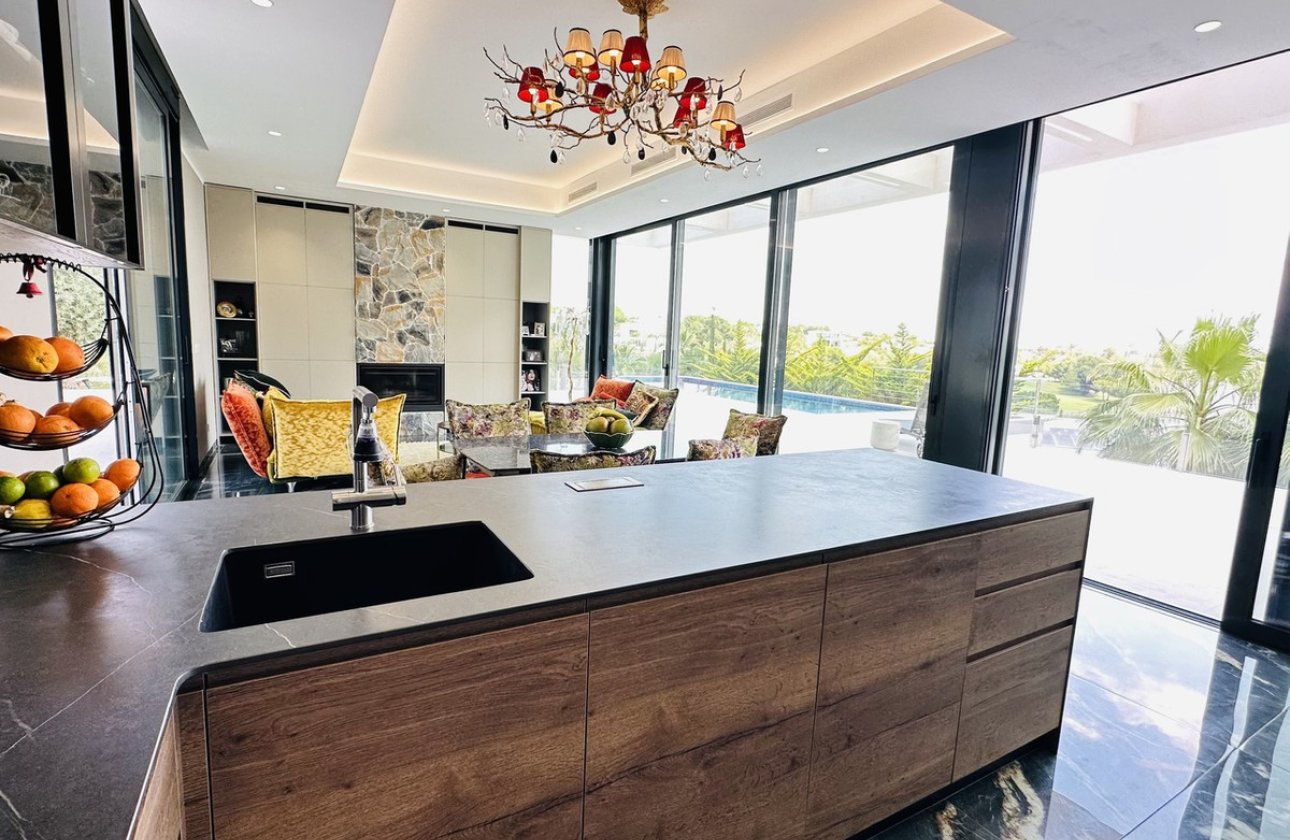 Resale - Villa -
Orihuela - Las Colinas Golf