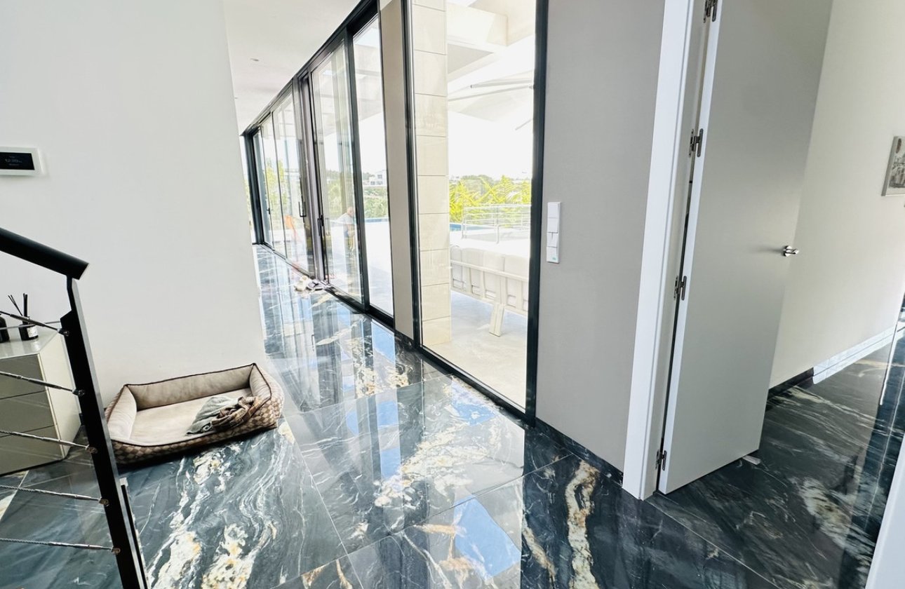 Resale - Villa -
Orihuela - Las Colinas Golf