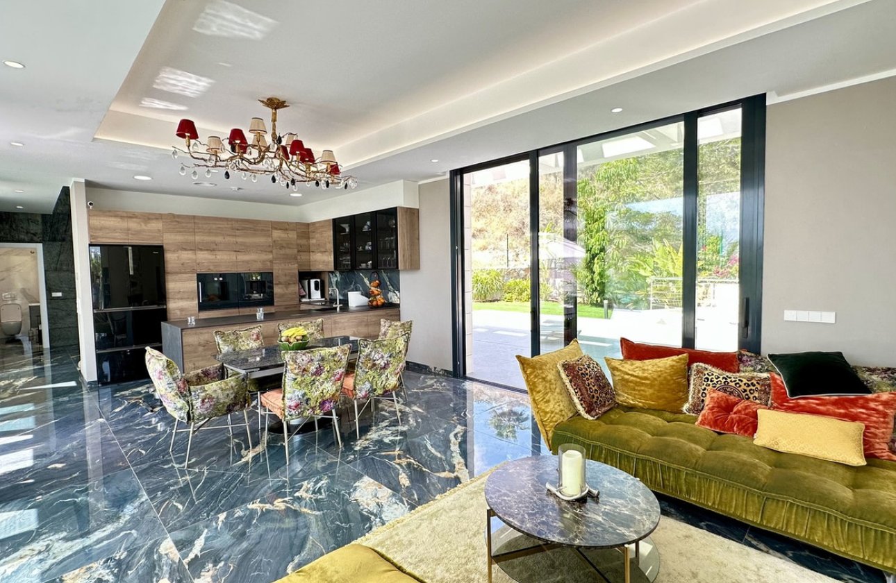 Resale - Villa -
Orihuela - Las Colinas Golf