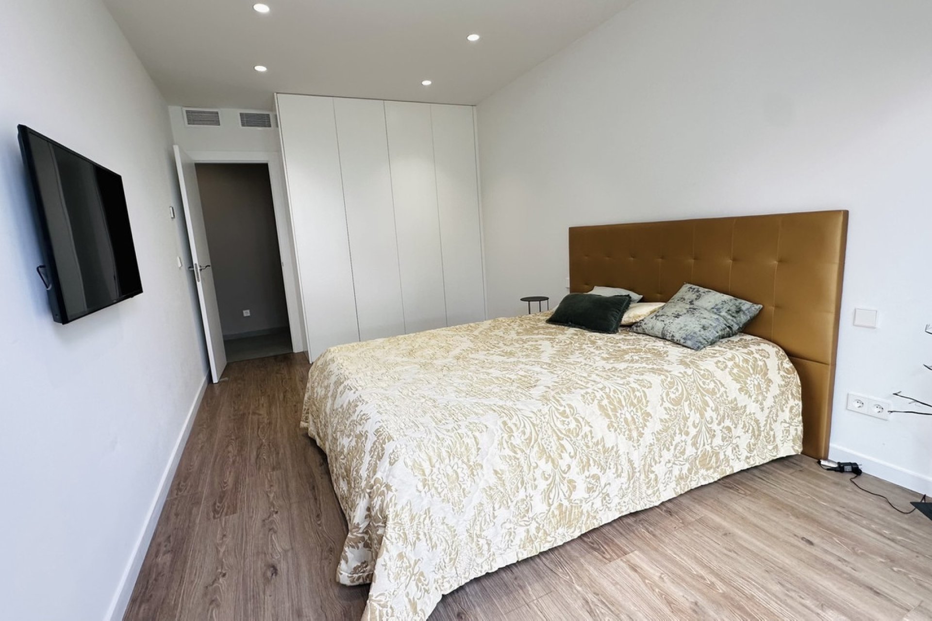 Resale - Villa -
Orihuela - Las Colinas Golf