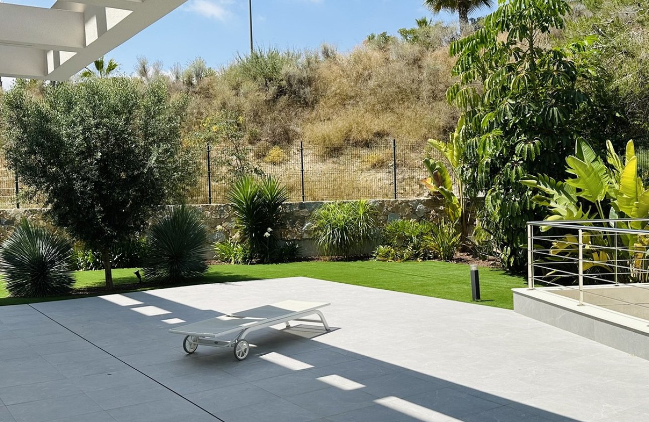 Resale - Villa -
Orihuela - Las Colinas Golf