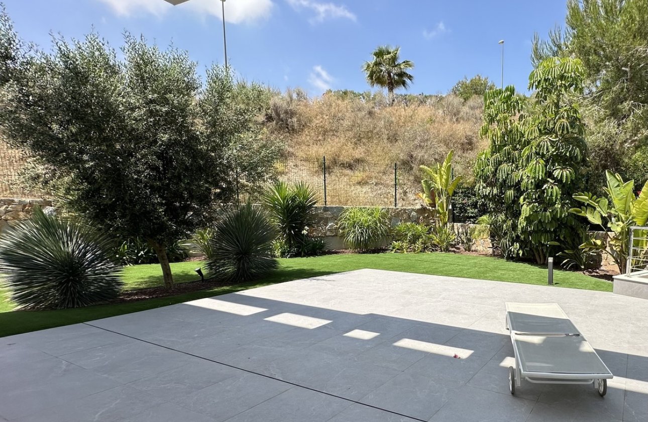 Resale - Villa -
Orihuela - Las Colinas Golf