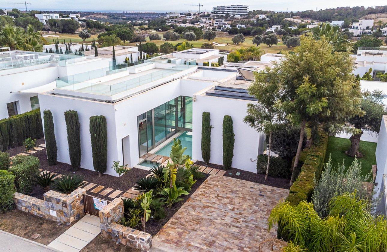 Resale - Villa -
Orihuela - Las Colinas Golf