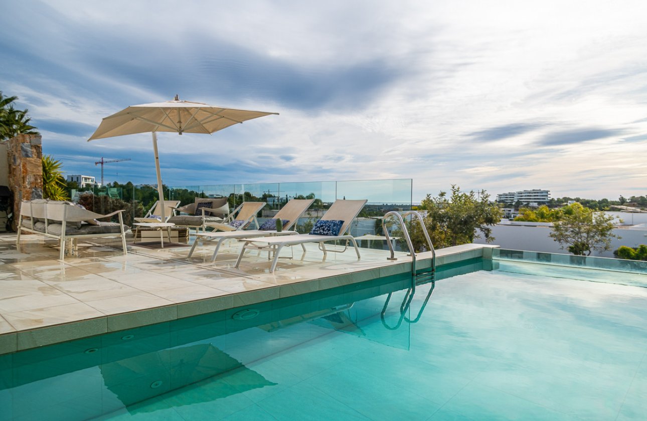 Resale - Villa -
Orihuela - Las Colinas Golf