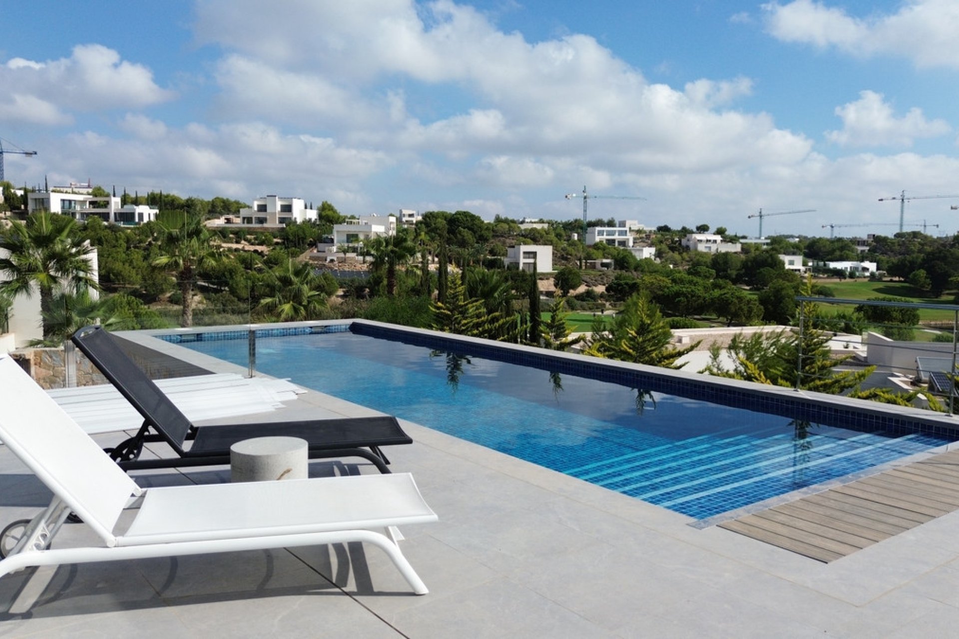 Resale - Villa -
Orihuela - Las Colinas Golf
