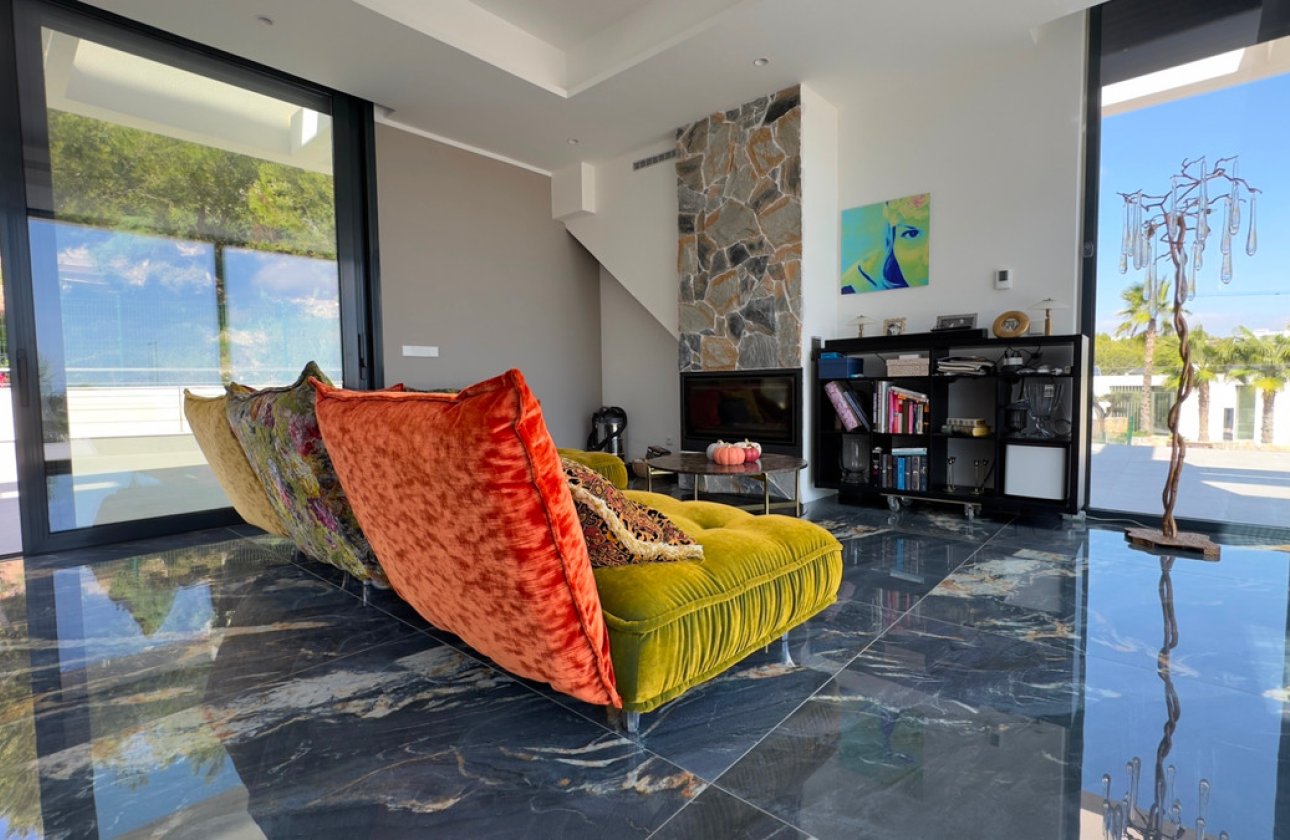 Resale - Villa -
Orihuela - Las Colinas Golf