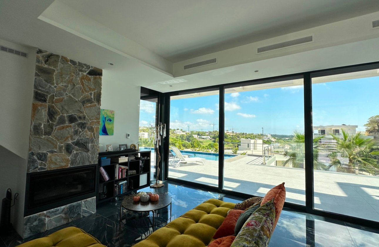 Resale - Villa -
Orihuela - Las Colinas Golf