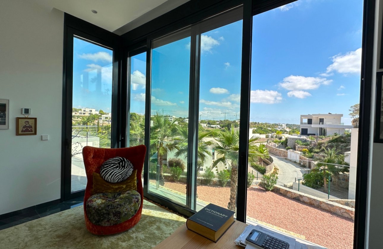 Resale - Villa -
Orihuela - Las Colinas Golf