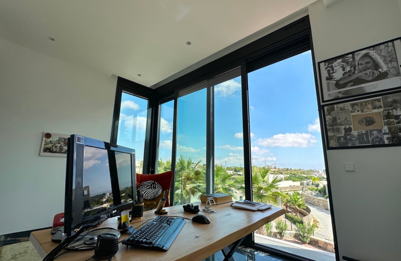 Resale - Villa -
Orihuela - Las Colinas Golf