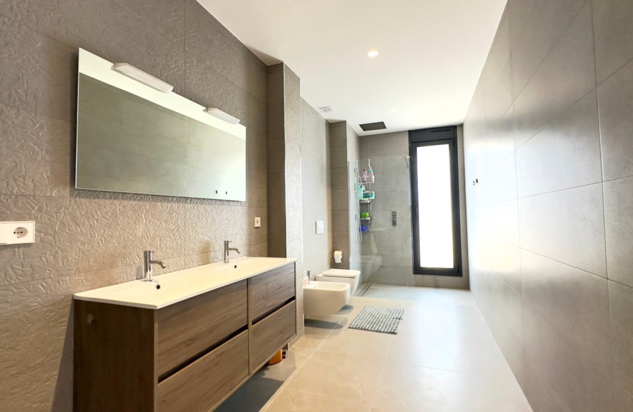 Resale - Villa -
Orihuela - Las Colinas Golf