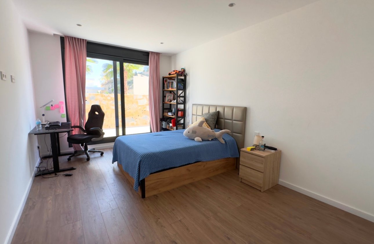 Resale - Villa -
Orihuela - Las Colinas Golf