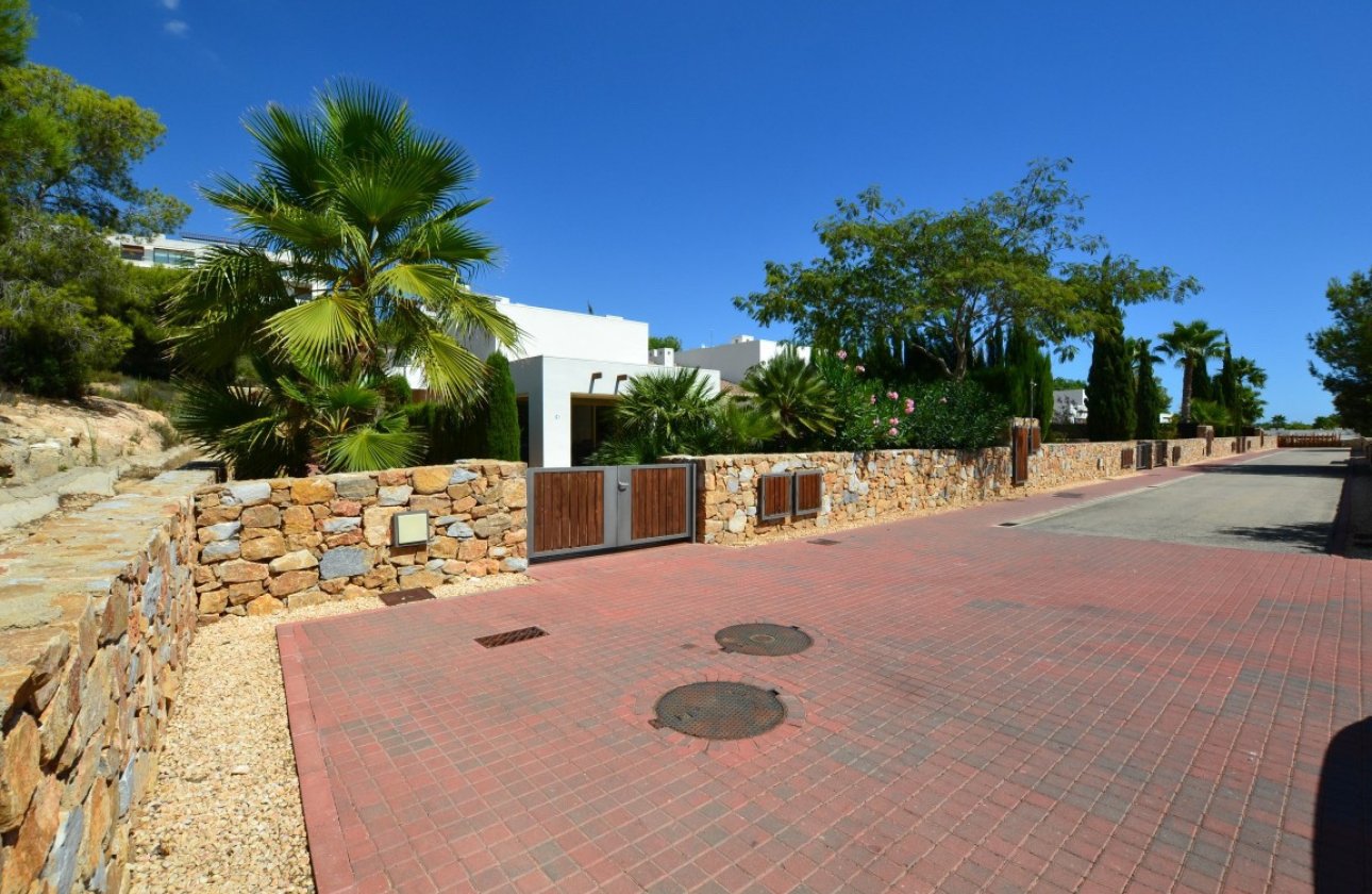 Resale - Villa -
Orihuela - Las Colinas Golf