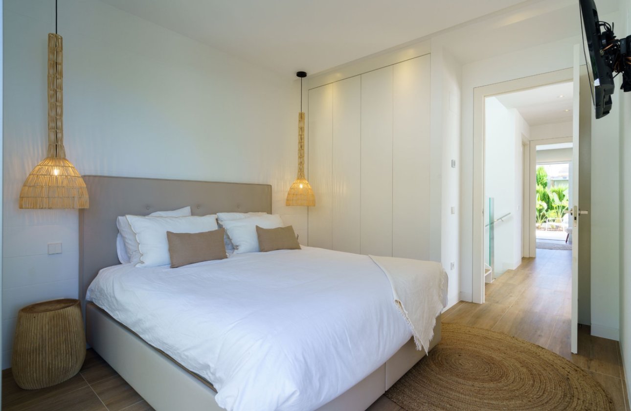 Resale - Villa -
Orihuela - Las Colinas Golf