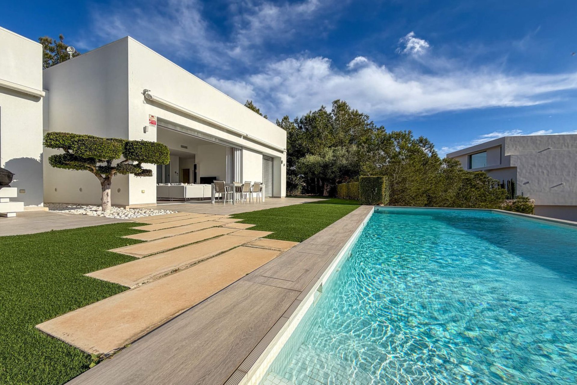 Resale - Villa -
Orihuela - Las Colinas Golf