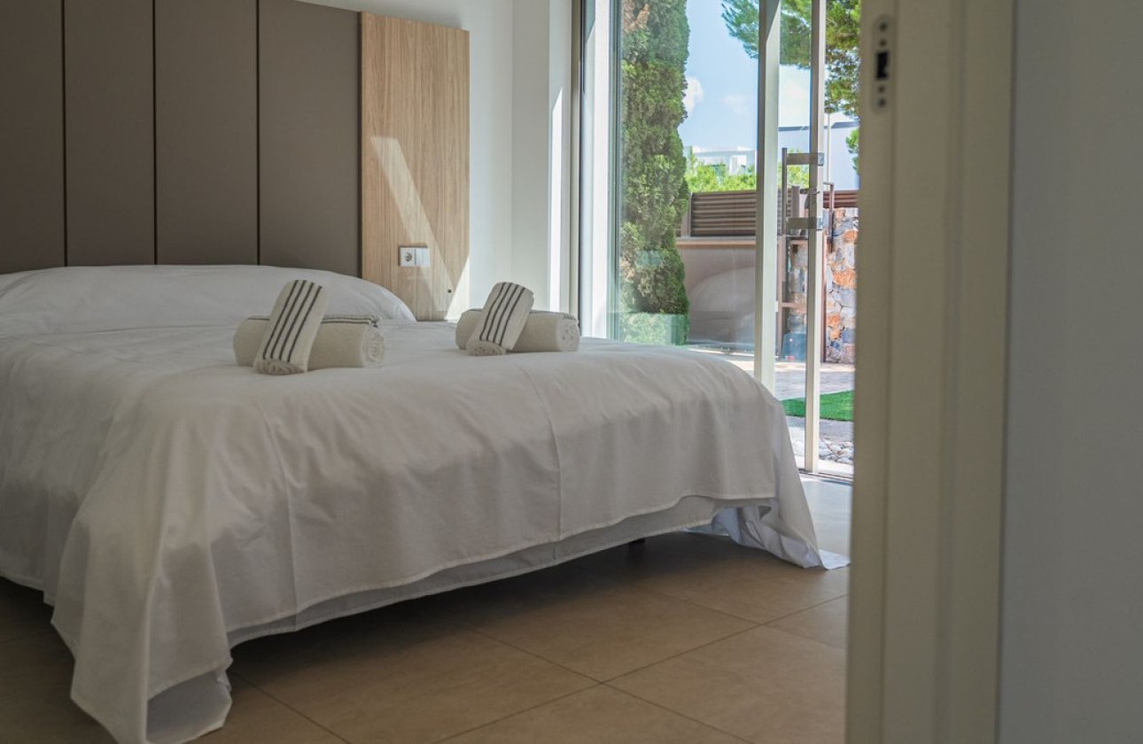 Resale - Villa -
Orihuela - Las Colinas Golf