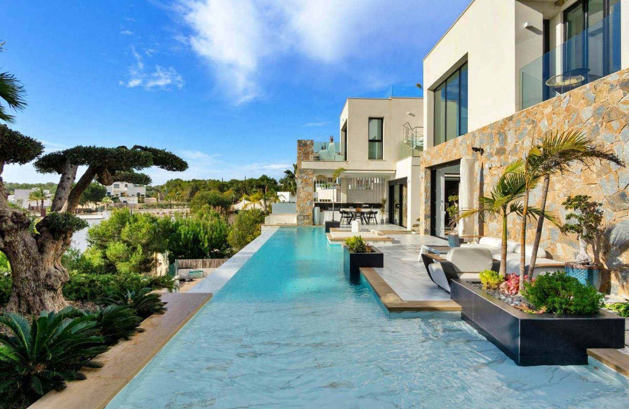 Resale - Villa -
Orihuela - Las Colinas Golf