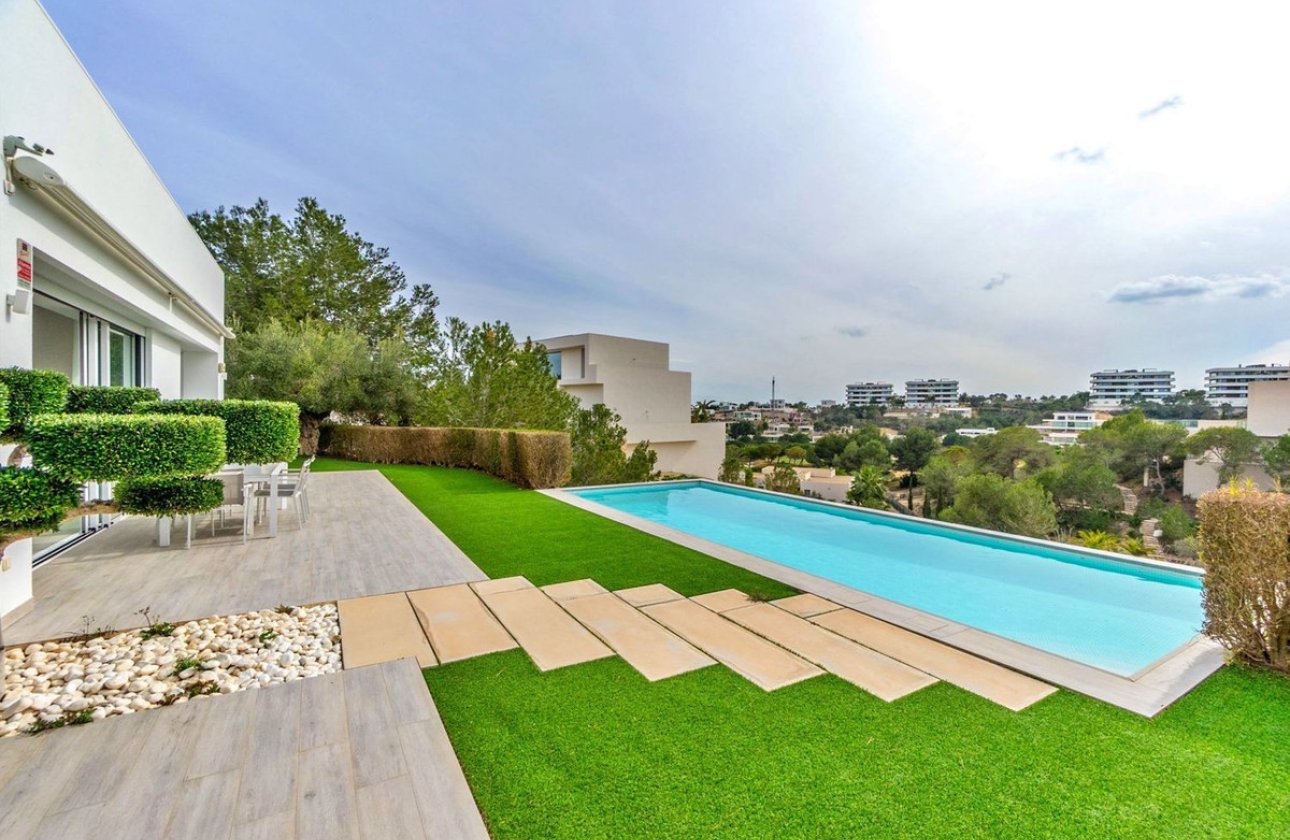 Resale - Villa -
Orihuela - Las Colinas Golf