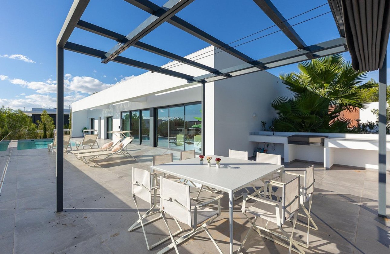 Resale - Villa -
Orihuela - Las Colinas Golf