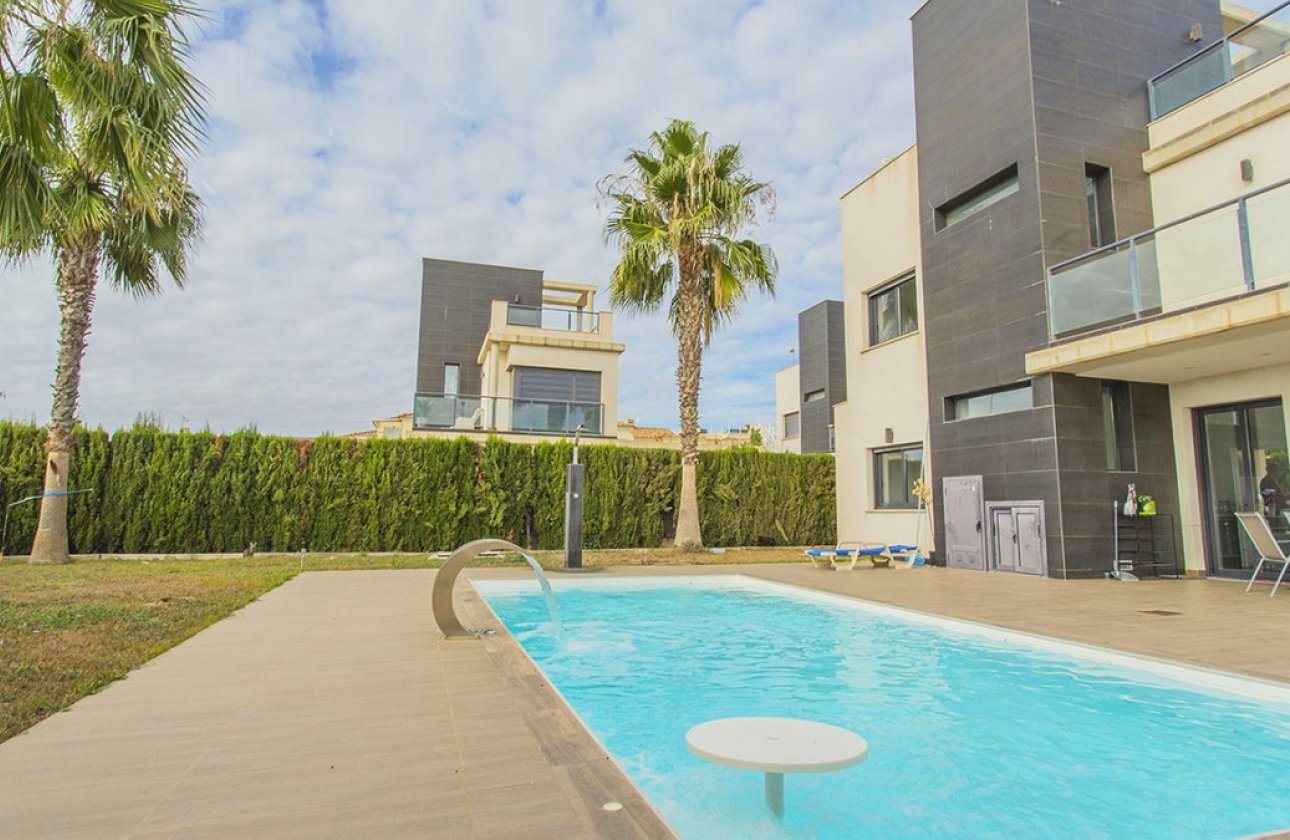 Resale - Villa -
Orihuela - Lomas de Cabo Roig