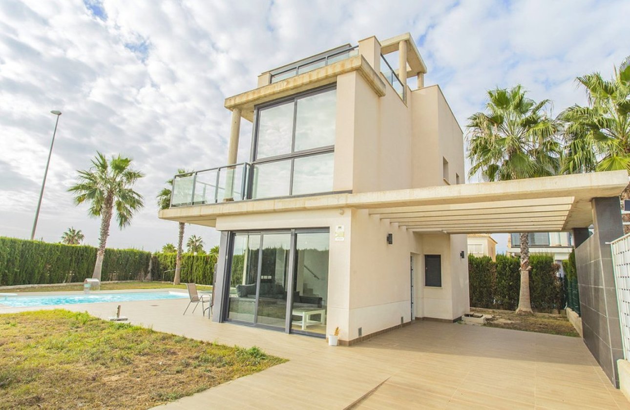 Resale - Villa -
Orihuela - Lomas de Cabo Roig