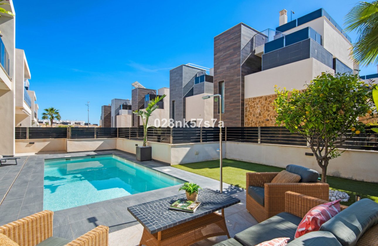 Resale - Villa -
Orihuela - Lomas De Campoamor