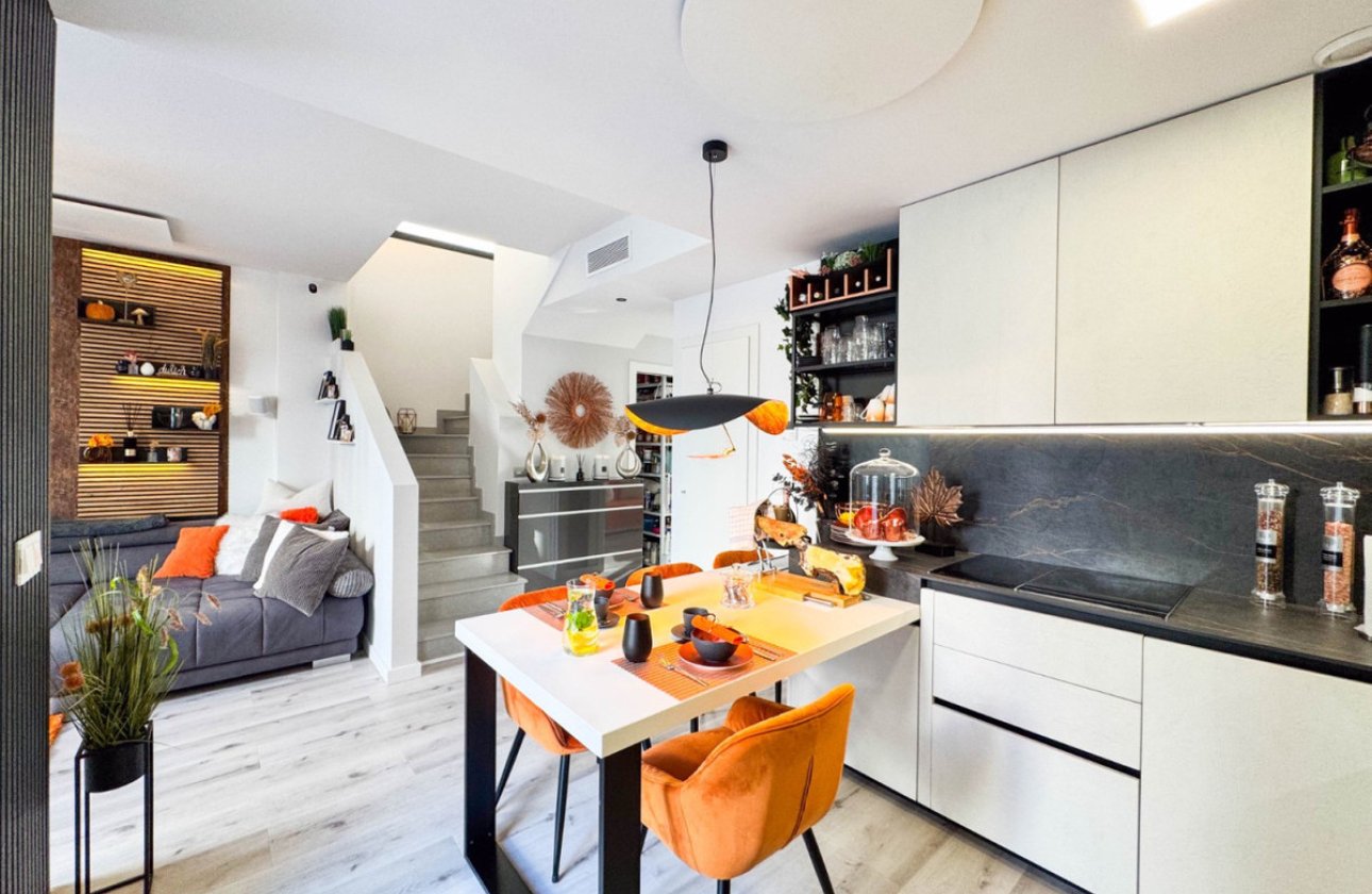 Resale - Villa -
Orihuela - Los Altos