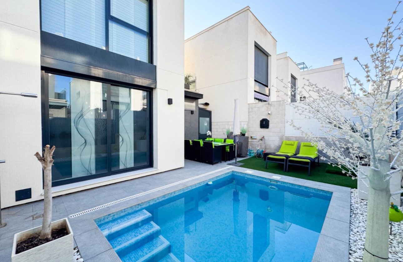 Resale - Villa -
Orihuela - Los Altos