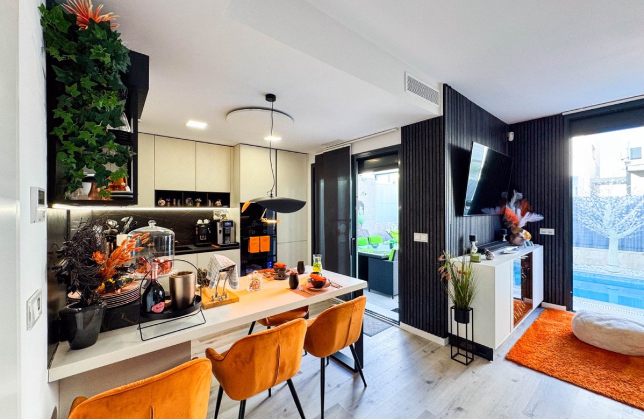 Resale - Villa -
Orihuela - Los Altos