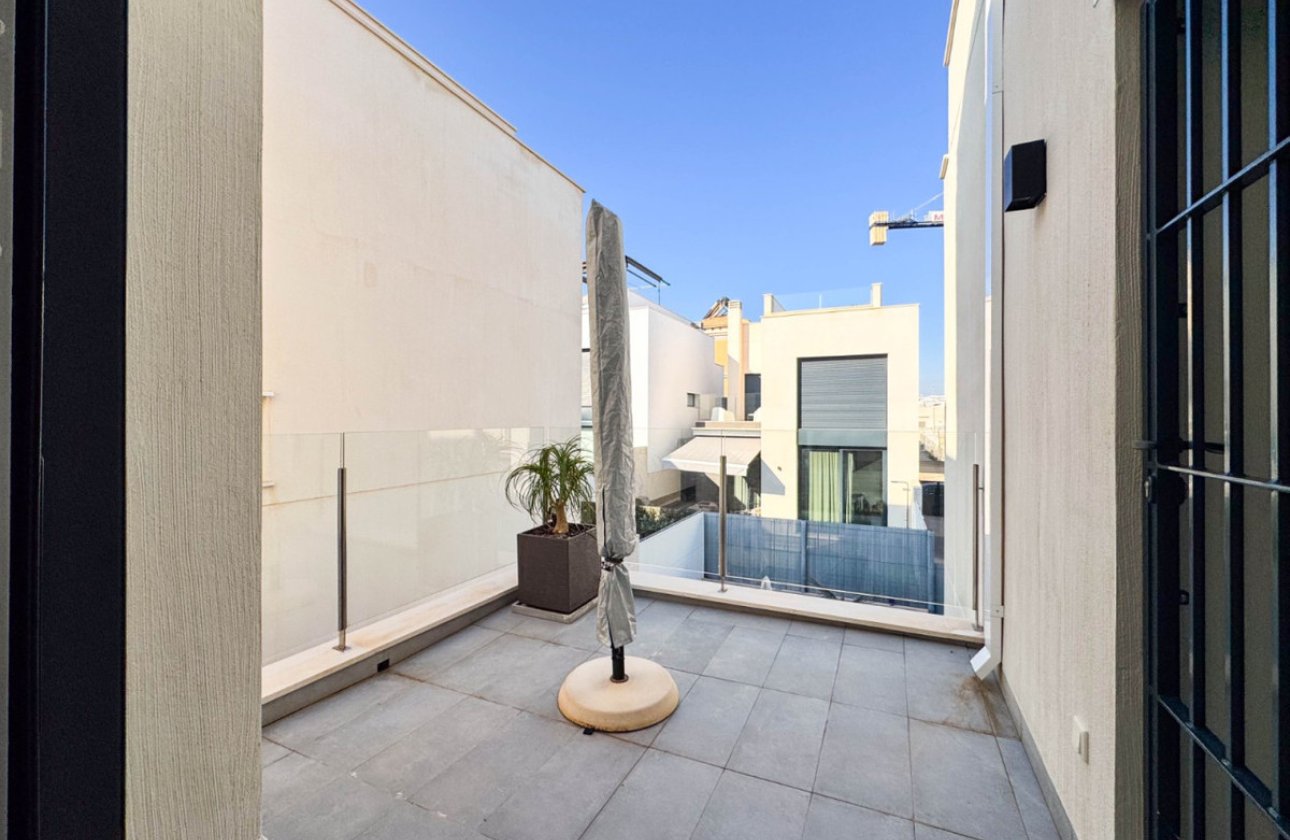 Resale - Villa -
Orihuela - Los Altos