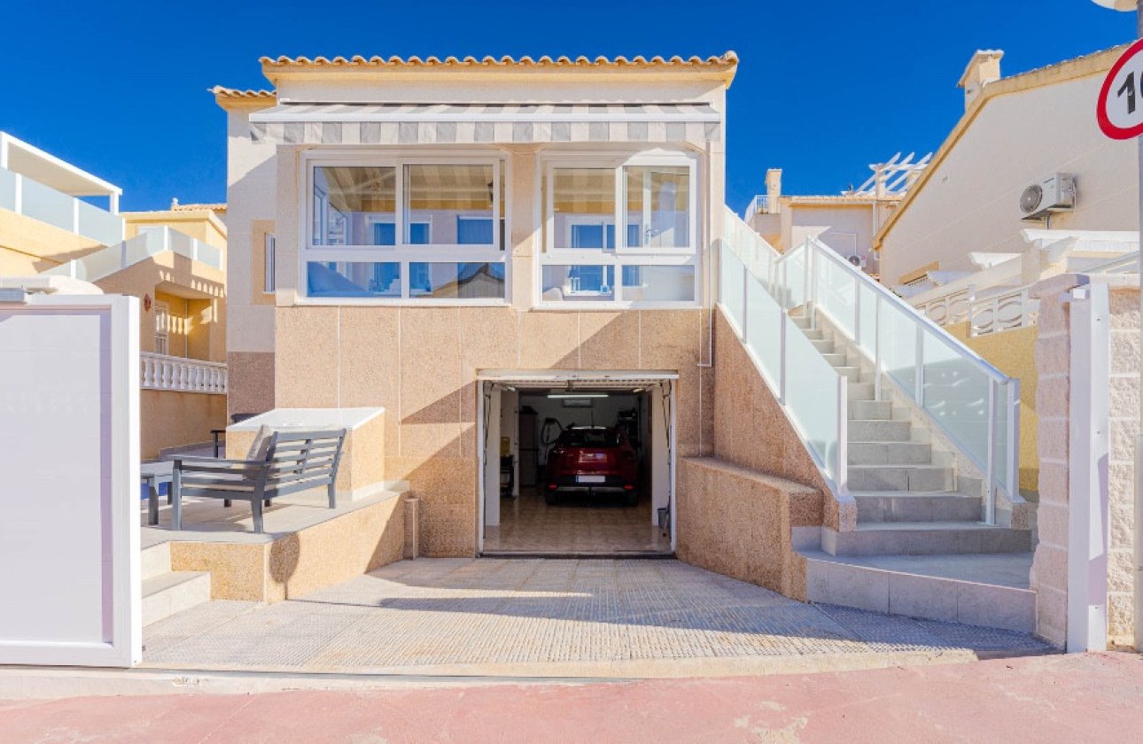 Resale - Villa -
Orihuela - Los Altos