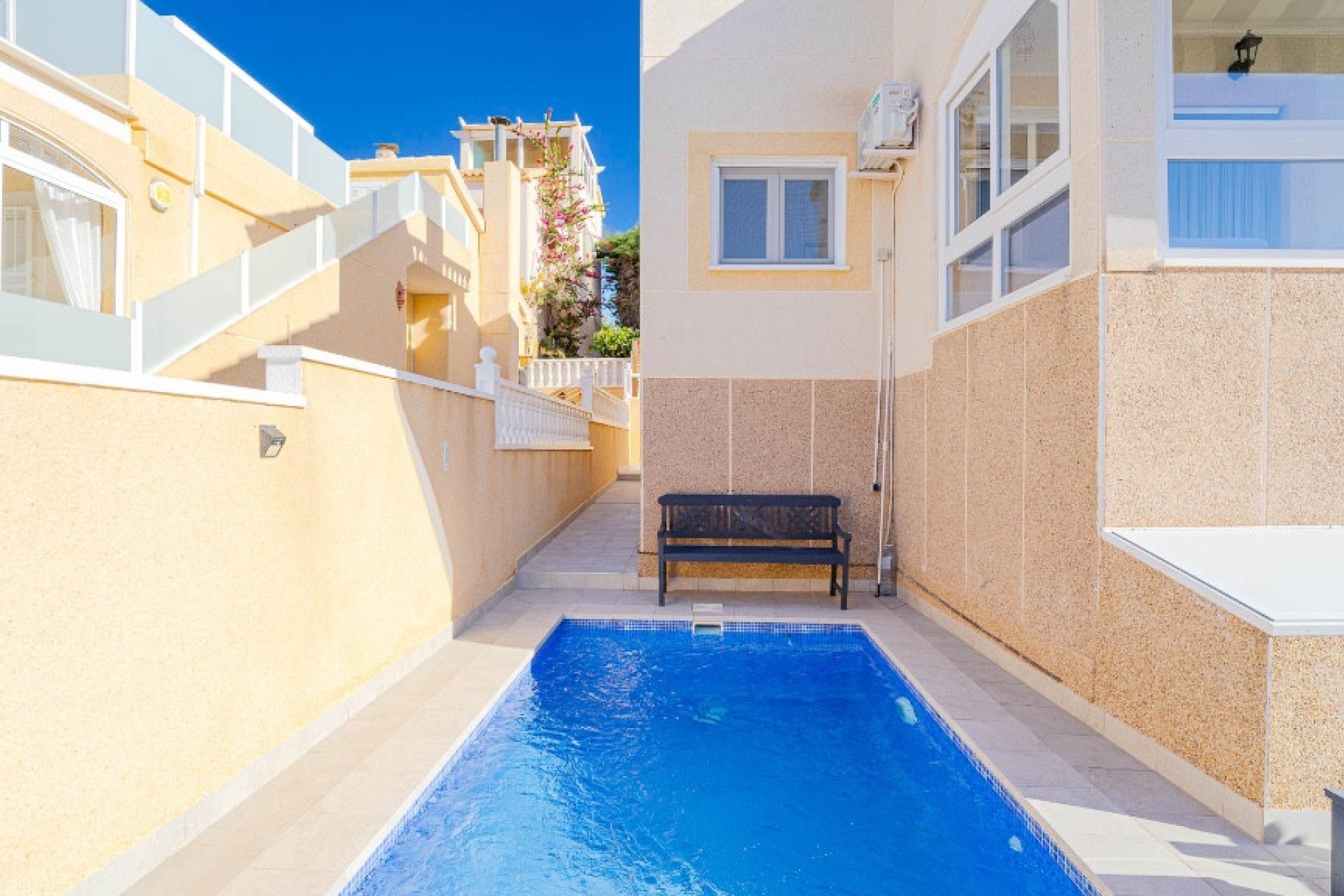 Resale - Villa -
Orihuela - Los Altos