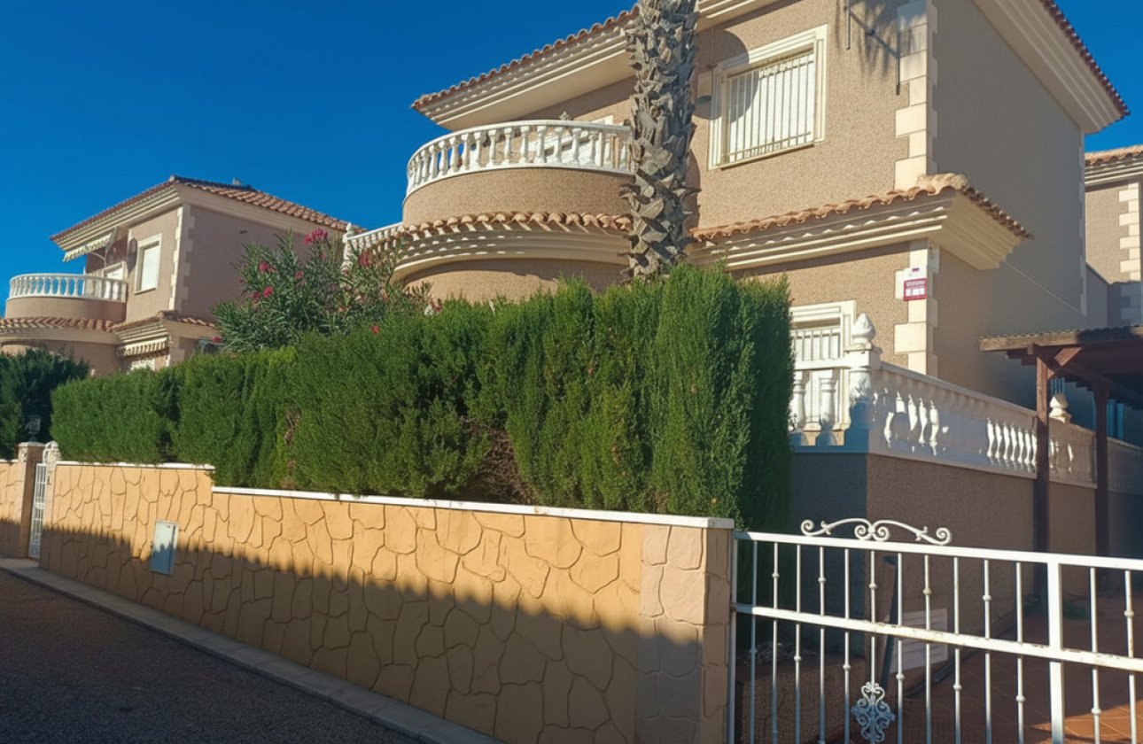 Resale - Villa -
Orihuela - Los Altos