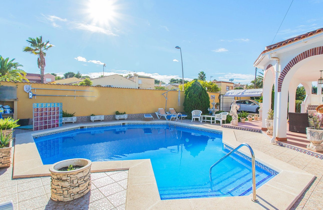 Resale - Villa -
Orihuela - Los Balcones