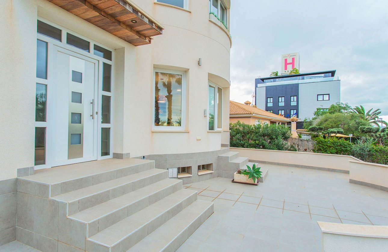 Resale - Villa -
Orihuela - Los Balcones