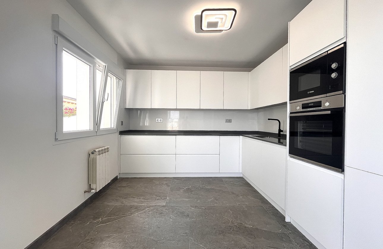 Resale - Villa -
Orihuela - Los Balcones