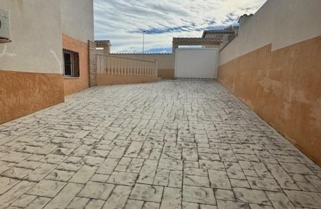 Resale - Villa -
Orihuela - Orihuela Costa