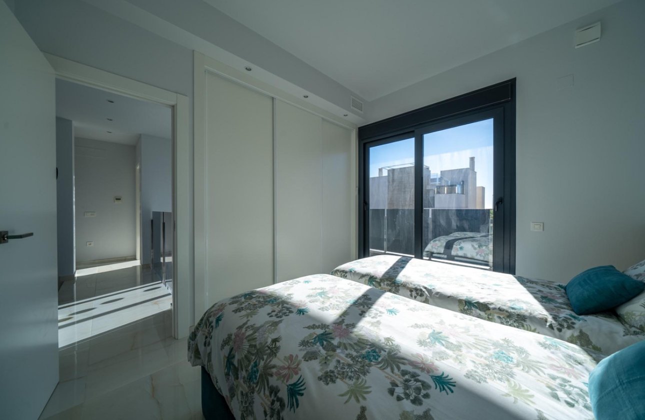 Resale - Villa -
Orihuela - Orihuela Costa